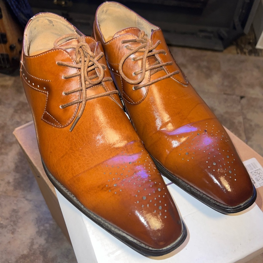 Men’s Oxford dress shoes